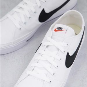 Nike court legacy canvas shoes. NWT